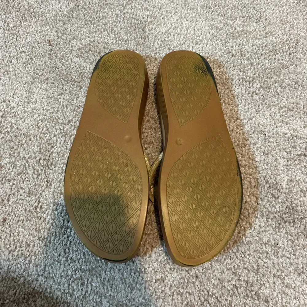 Donald Pliner Fifi Women‎ Gold Metallic Textured Wedge Thong Sandals Size 9.5